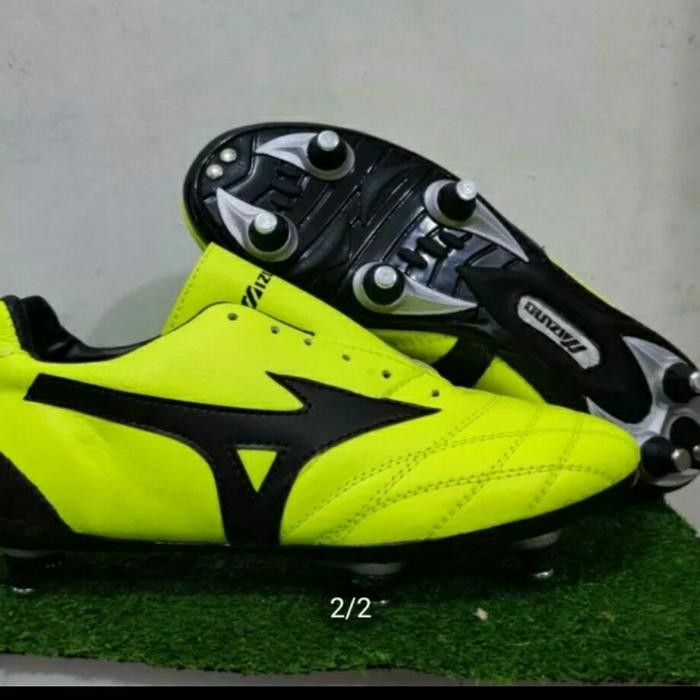sepatu bola specs kulit asli