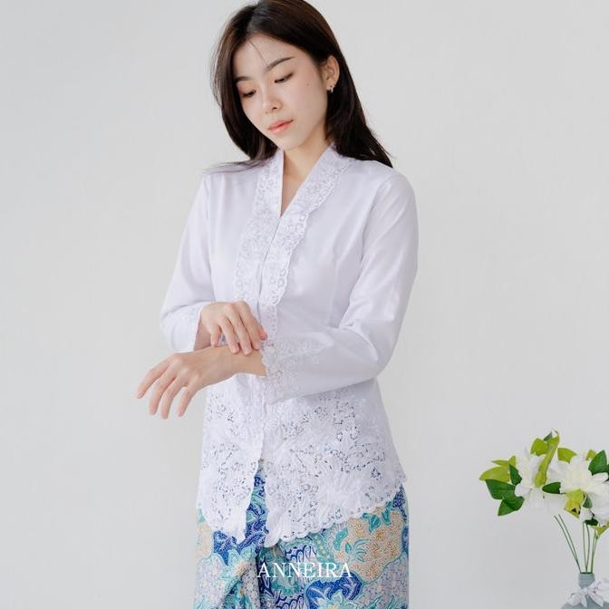 Kebaya Putih Modern Full Lengan Panjang (MORA)