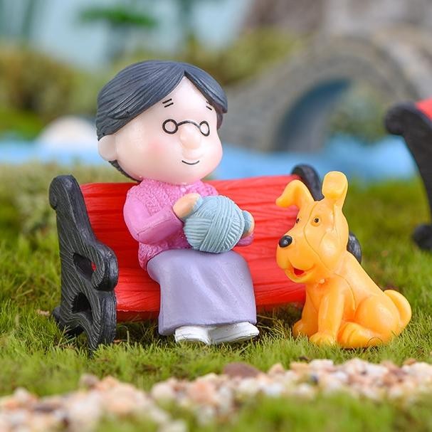 Boneka Miniatur Kakek Nenek Duduk Bangku Dekorasi Cake Topper Murah