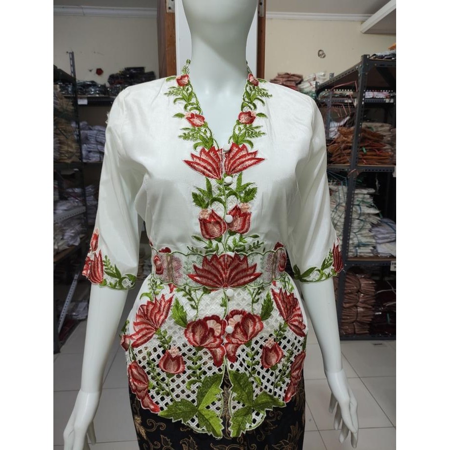 Atasan Kebaya Bordir Modern Wanita Dewasa Kekinian Warna Broken White Bordir Bunga Merah Elegan