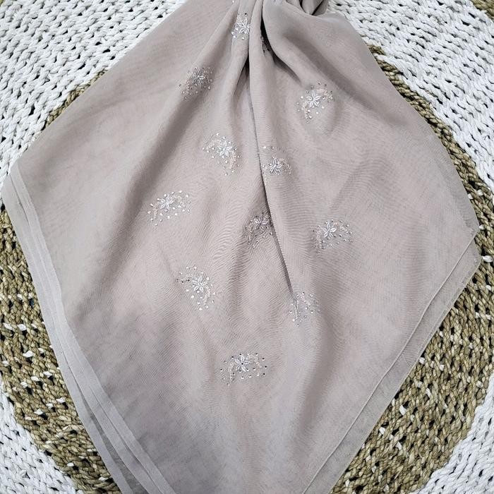 Hijab Segiempat Paris Japan Bordir Bunga Tabur