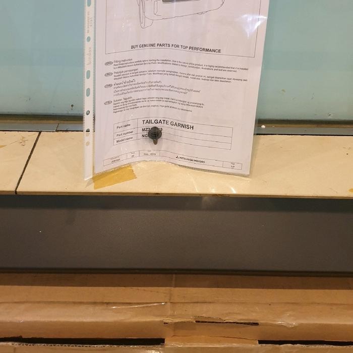 Garnish Bagasi Asli Mitsubishi Xpander Cross