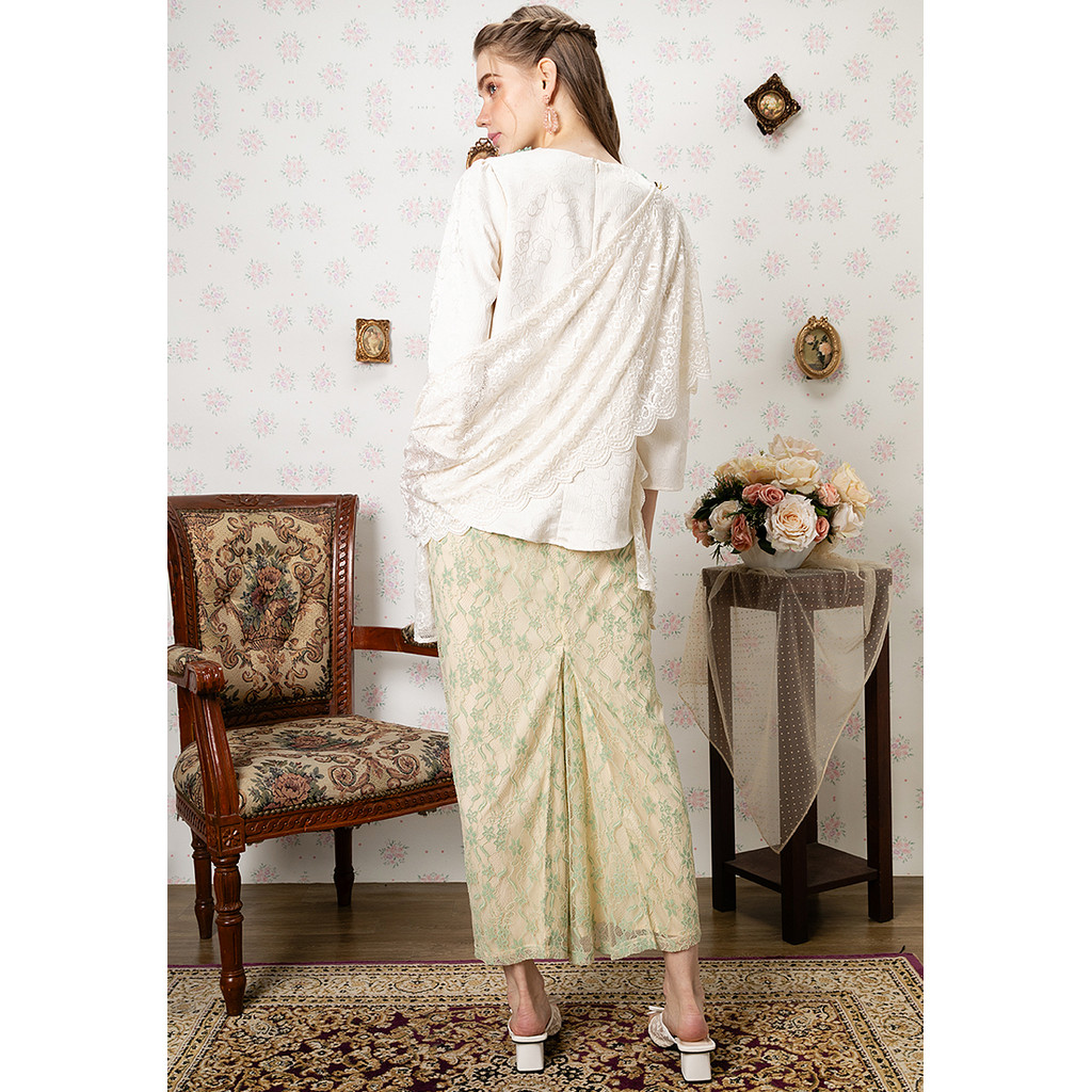 Lubna - RIANI KURUNG KEDAH WITH SELENDANG SET (Wanita) (WHITE)