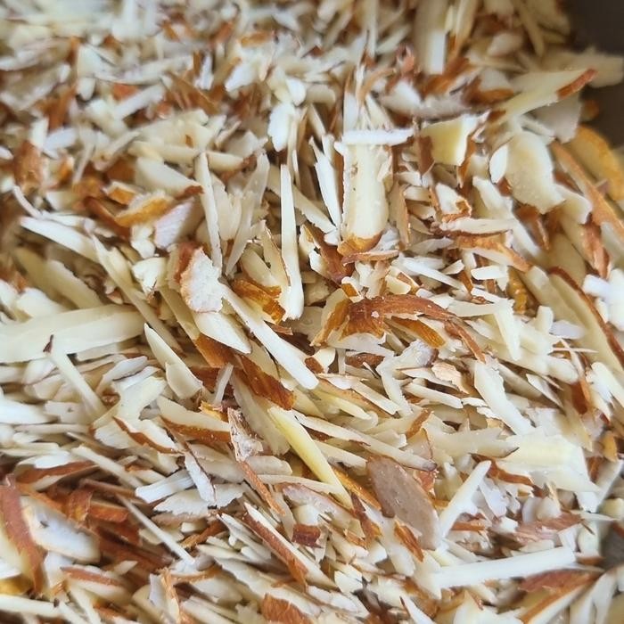 

Almond Shredded Cincang Potong Panjang Kasar Kulit Mentah Original 1 Kg