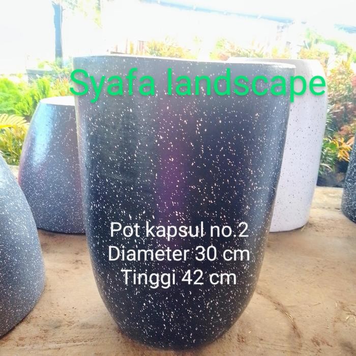 pot gerabah kapsul hitam besar