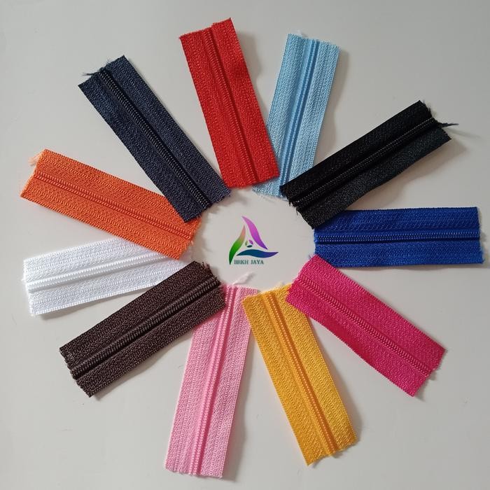 Pilihan- Daun Resleting No 3 Amco Per Roll