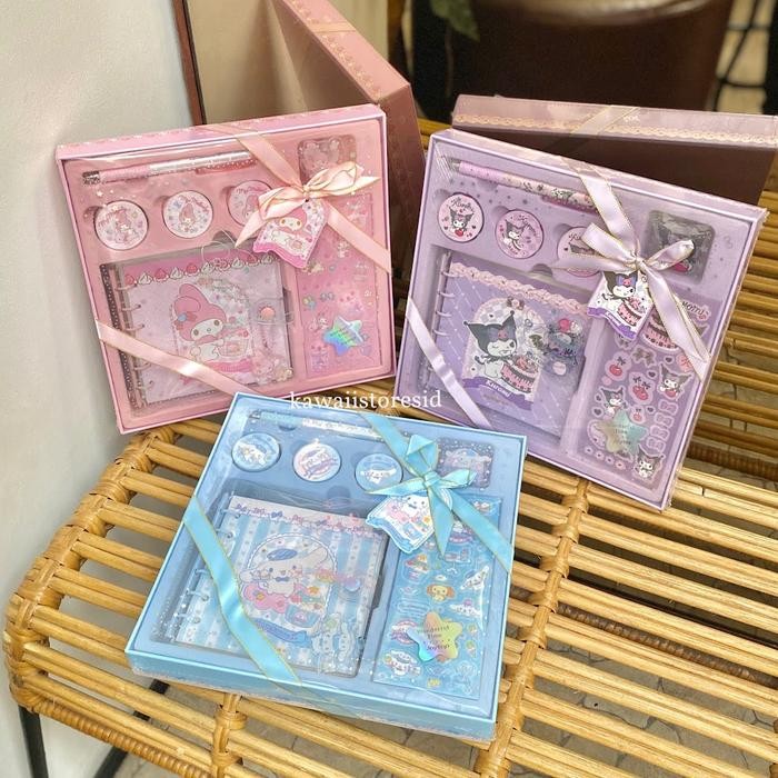 

Jual Rugi! Gift Set Hadiah Kado Alat Tulis Binder Buku Id Card Case Washi Tape Stationery Sanrio My