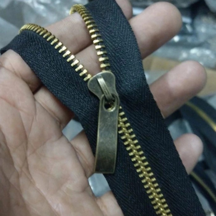 

PAKET RESLETING NO.5 GIGI BESI = LANYARD 25 YARD + KEPALA 50 PCS.