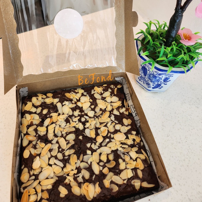 

BROWNIES PANGGANG UK 20X20CM KODE 796