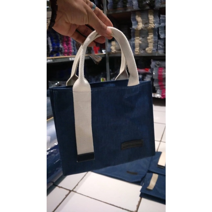 

Flashshow GOODIE BAG NATAL _ TAS PARCEL NATAL _ TAS TENTENG