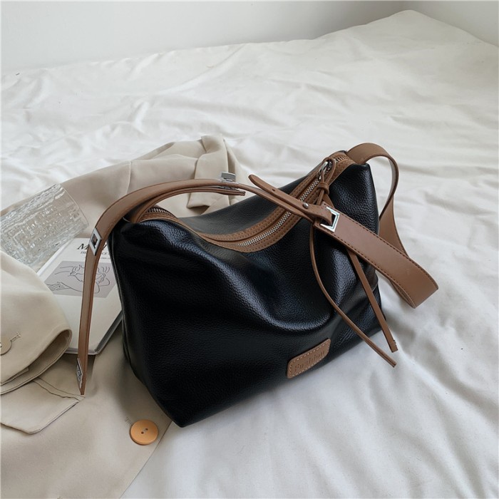 Tas wanita Tas Slempang Kulit Polos Wanita Import Fashion Terbaru - Hitam modern modern waterproof