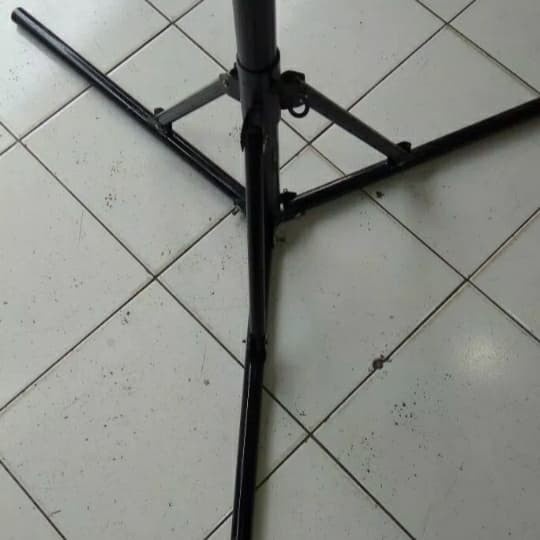 kaki payung lipat atau tripod payung tenda
