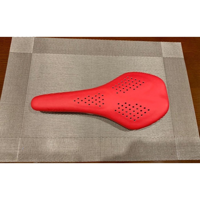Joseph Kuosac Saddle - Red