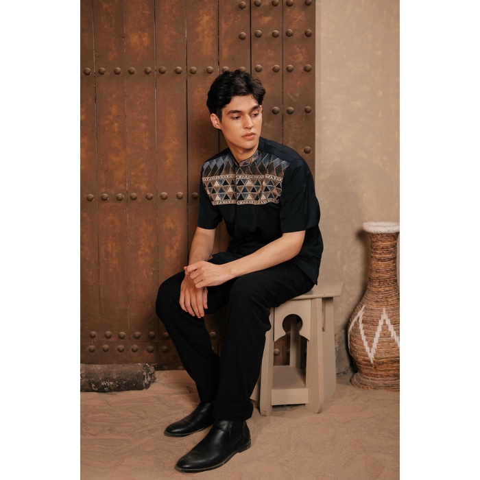 LARUSSO Kemeja Koko Bordir Lengan Pendek Pria - Navy Blue