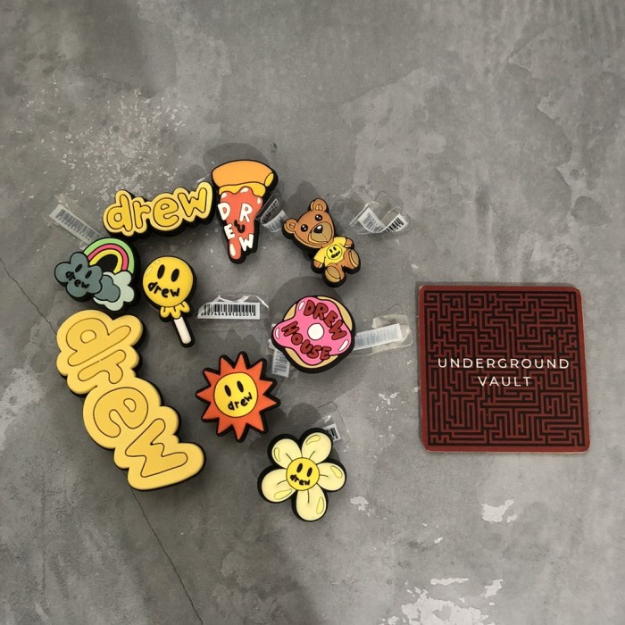 PROMO JIBBITZ CROCS DREW HOUSE JUSTIN BIEBER JIBBITZ TEMPELAN SENDAL JIBBITS SXK