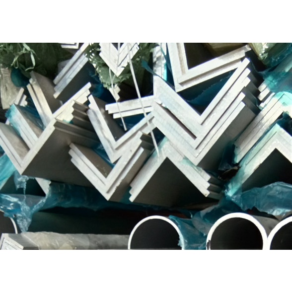 siku aluminium 50x50mm tebal 3mm