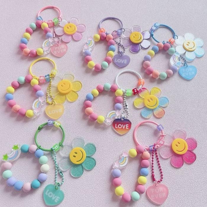 

Gantungan Kunci Bunga Smile Boba Gradasi Warna Charm Lucu
