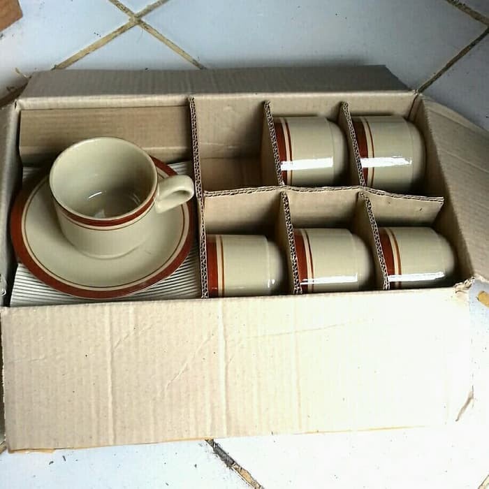 CANGKIR KERAMIK / GELAS KERAMIK SET 6 PCS+ TATAKAN MERK LUCKY LIST KODE 1013