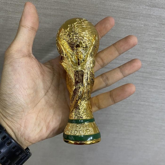 SALE  MINIATUR REPLIKA TROFI PIALA DUNIA 14CM / MINIATUR TROFI PIALA DUNIA / PAJANGAN DEKORASI