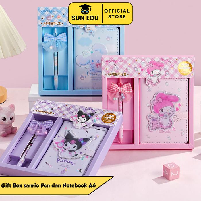 

Jurnal 1 Set Diary Pulpen Sanrio/ Buku Tulis A6 hadiah anak-anak yang lucu Magnet Memo /Pen Kuromi