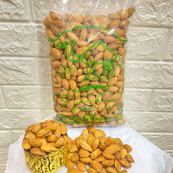 

kacang almond susu caramel