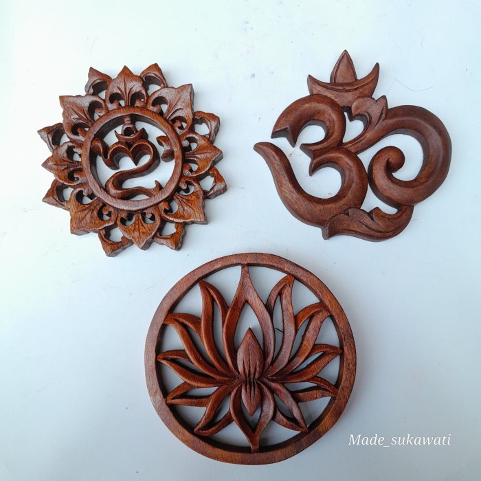 +%+%+%] Ukiran panil kayu Omkara Swastika 15cm Hiasan dinding ukir bali