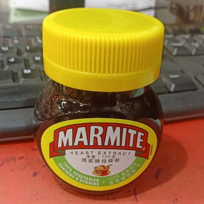 

marmite yeast extract 100% vegetarian contains b vitamin selai asin