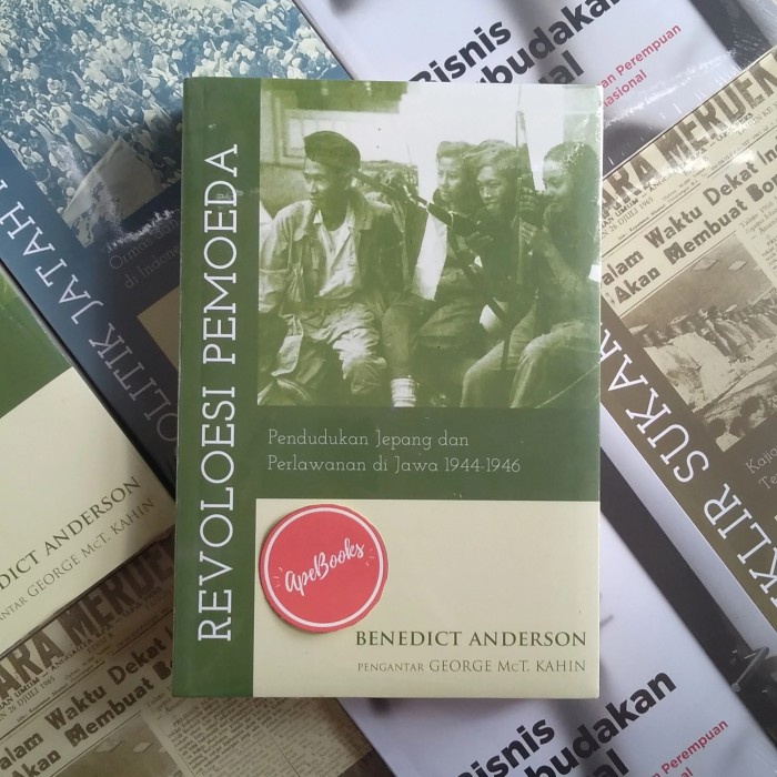 

PROMO! Benedict Anderson - Revolusi Pemoeda/Revolusi Pemuda (ORI/Asli)