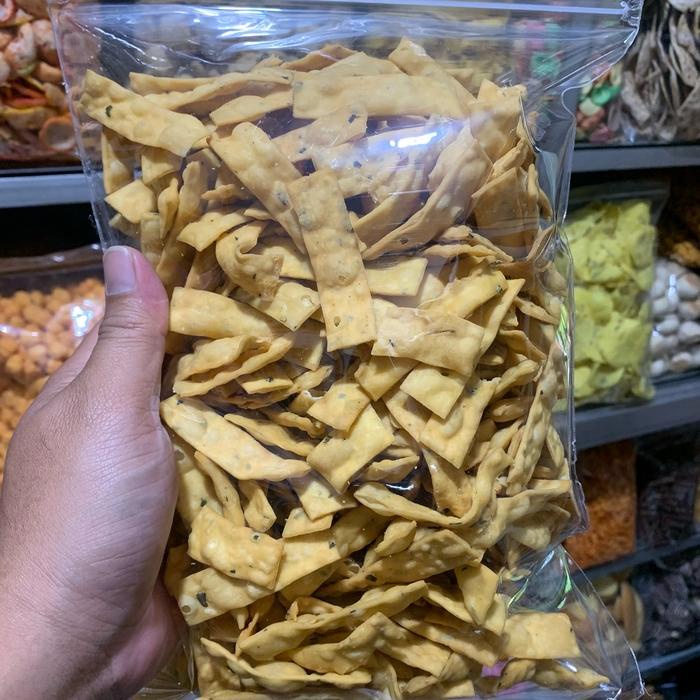 

SALE !!! CEMILAN STIK BAWANG RASA GURIH DAN RENYAH KEMASAN 500 GRAM DAN 200 GRAM READYY