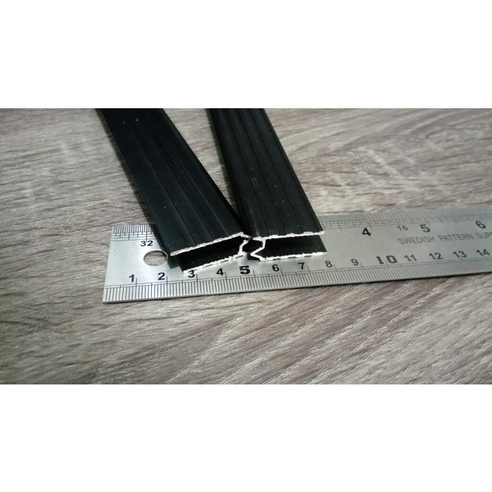 YiY- List Alumunium "U" Hitam - 150cm