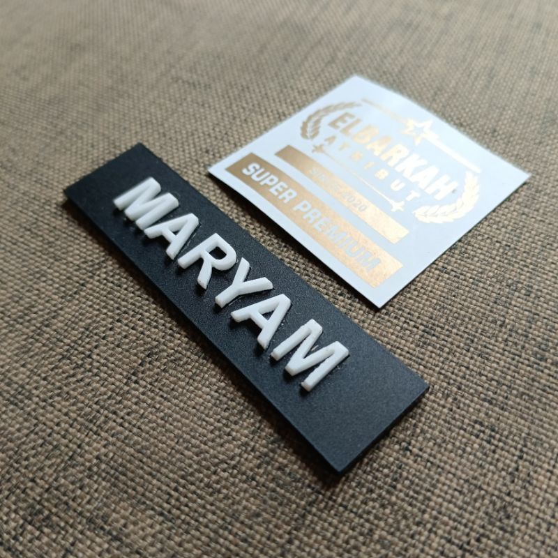

iK! PAPAN NAMA DADA / NAME TAG AKRILIK FULL HITAM / LIS PUTIH PAKU MAGNET DAN PENITI SEHARI JADI