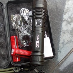 Paket lengkap Senter LED Tactical 200000 Lumens Xhp 50 - Kualitas Cahaya Super Terang