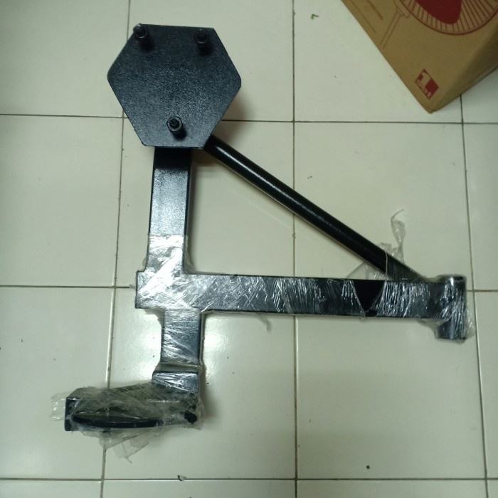 Dudukan Ban Serep Mobil Suzuki Jimny Katana Onderdil