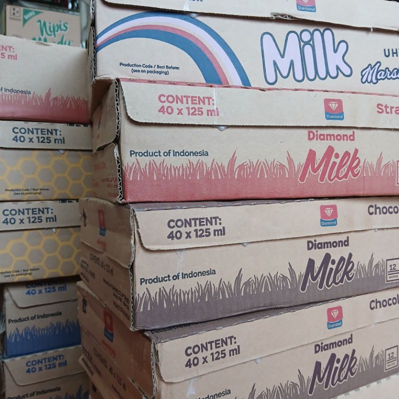 

Susu DIAMOND 125 ml 1 Dus Susu UHT Full Cream Coklat Strawberry Honey