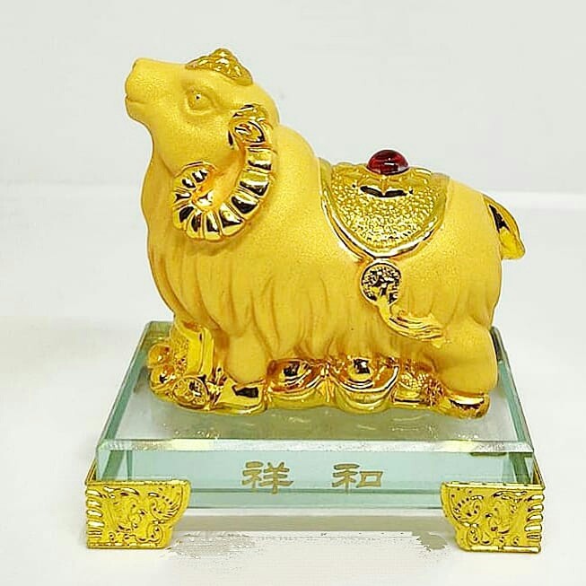 

shio kambing/pajangan kambing/patung kambing/kambing emas/kambing hoki