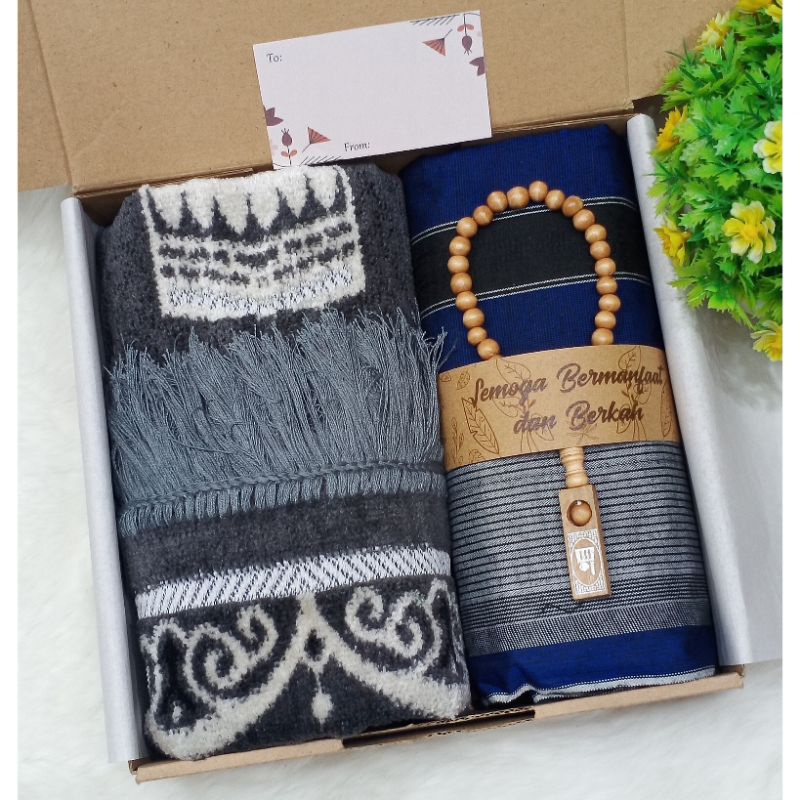 

HJ Kado Sarung Sejadah Hadiah Gift Box Ulang Tahun Happy Birthday Graduation Wedding Anniversary