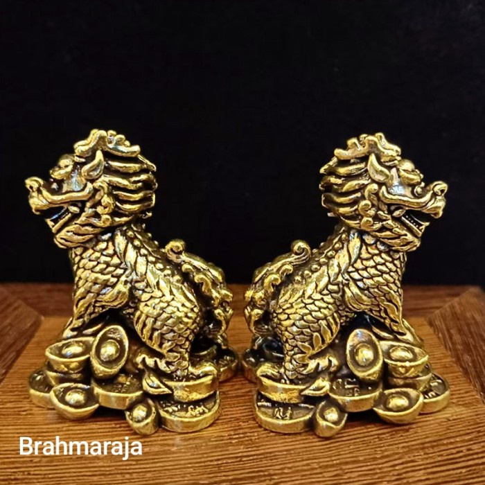 SEPASANG PATUNG KILIN (QI LIN KEREJEKIAN) BAHAN DARI LOGAM KUNINGAN