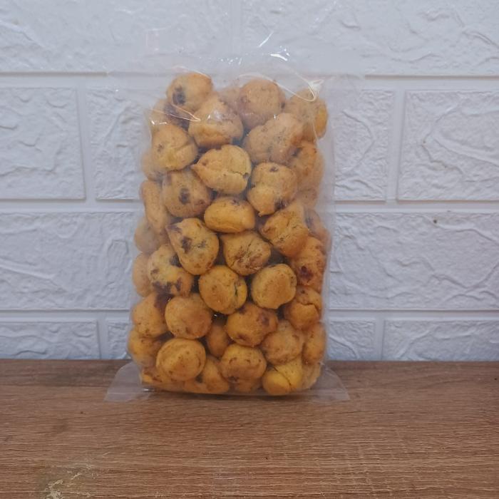 

Soes kering isi coklat pasta lumer,renyah dan lezat 250g