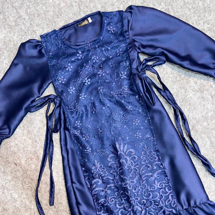 Aruna Dress Anak 1-12 Tahun - Gaun Satin Outer Brokat Burgundy Mahogany Bridesmaid Lebaran 2025 - By