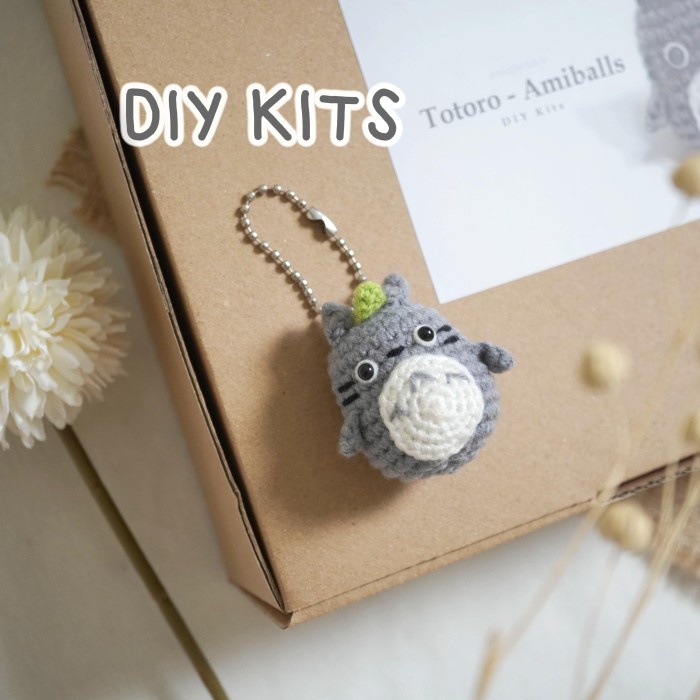

DIY Kits Amigurumi Crochet Boneka Rajut - Amiballs Totoro Keychain