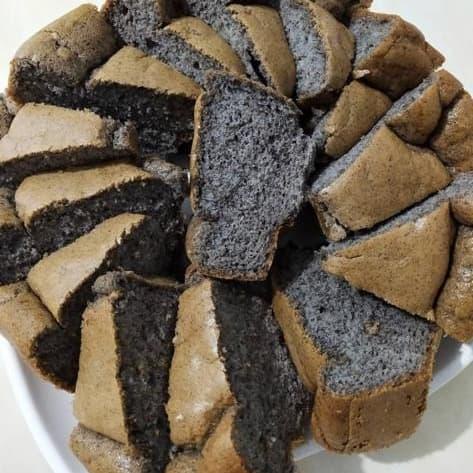 

Lezat- BOLU KETAN ITEM KETO FRIENDLY