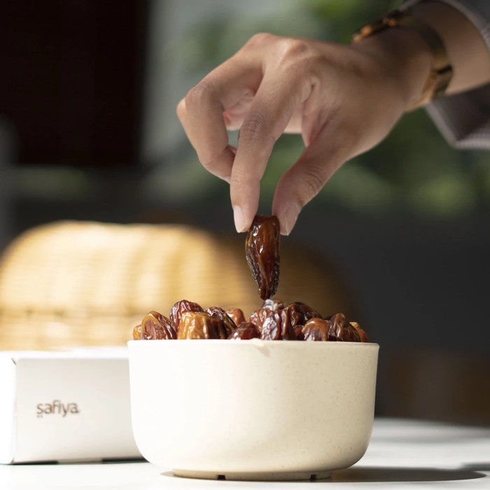 

Lezat- Kurma Madu Ember - Tunisia Tanpa Tangkai 850 gram