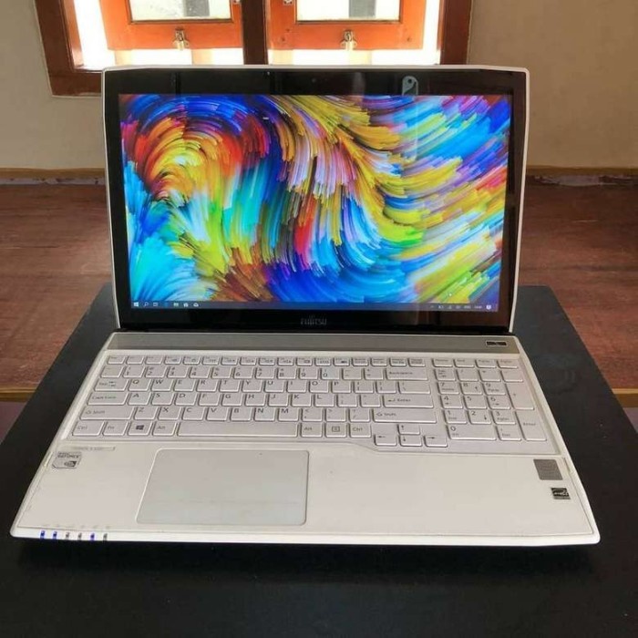 Laptop Fujitsu Lifebook Core i7 RAM 8GB 1TB bekas second *