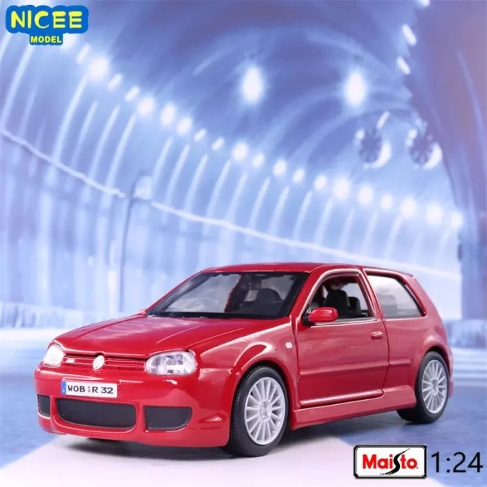 Maisto 1:24 Volkswagen Golf R32 Sports Car Simulation Alloy Diecast