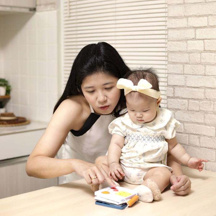 Learning Time Busier Book Movement Series - Buku Mainan Sensorik Dan Motorik Bayi 4-12 Bulan