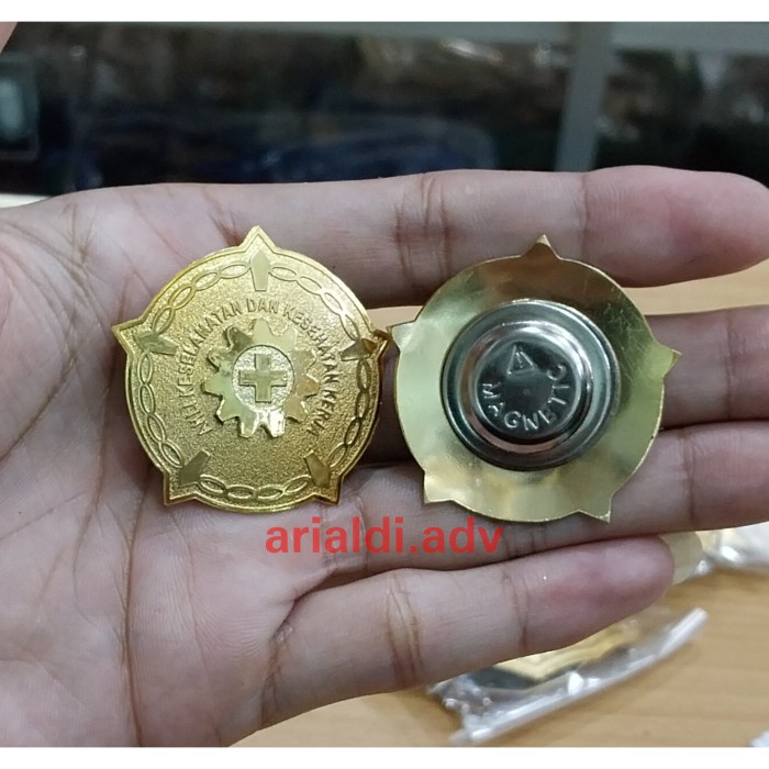 Promo Pin Ahli K3 Ukuran 4 Cm Pin Panca Karsa Ahli K3 Kuningan Sepuh Emas Magnet Original