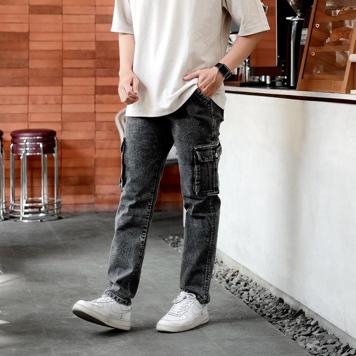 Lariss- Celana cargo jeans pria street slim fit