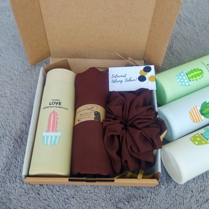 

Peno_Hay hamper kado ulang tahun anniversary cewek/hadiah/gift box/souvenir