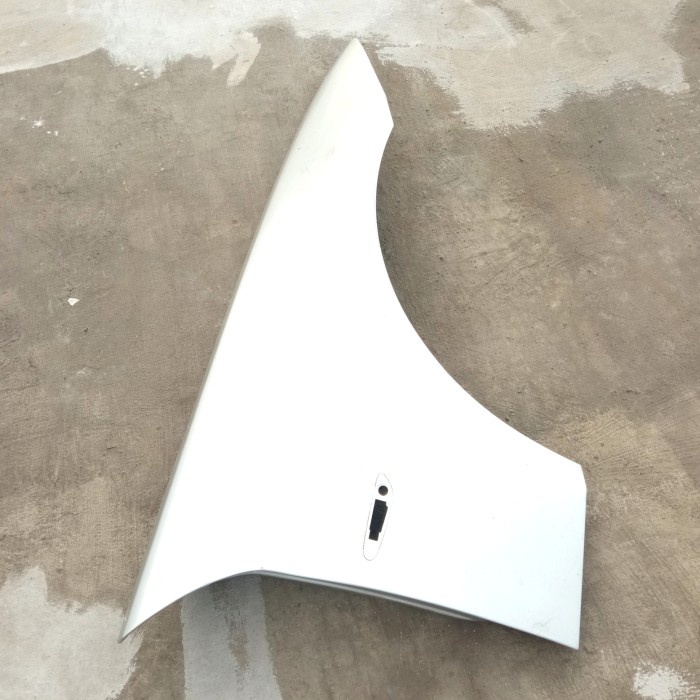 Besi Fender Kanan Bmw E90 Seri 3 (Bekas)