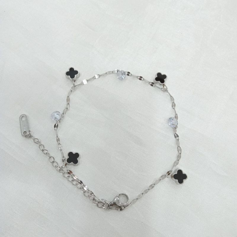 gelang kaki titanium wanita clover kecil putih warna